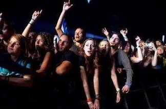 欧美肉体狂欢派对在线观看:最新动态与观众反响分析,探讨其在社交媒体上的影响力与文化现象 欧美肉体狂欢派对在线观看:最新动态与观众反响分析,探讨其在社交媒体上的影响力与文化现象