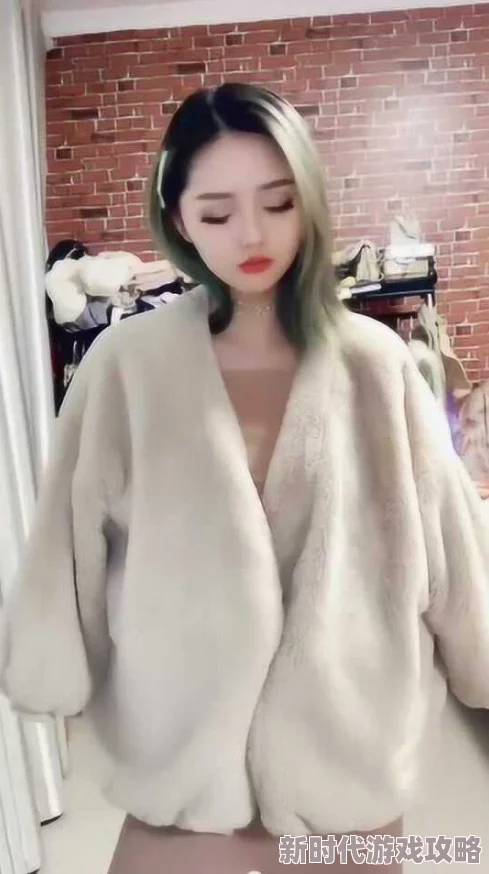 美女脱到一件不视频引发热议网友纷纷评论称其勇气可嘉并对视频内容表示好奇